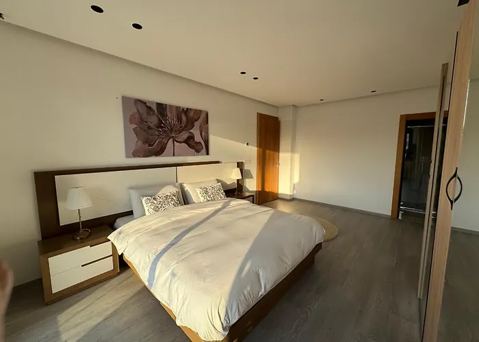 Luxurious 3Br 2Ba, 5-Min To Beach, Large Terrace, High Floor