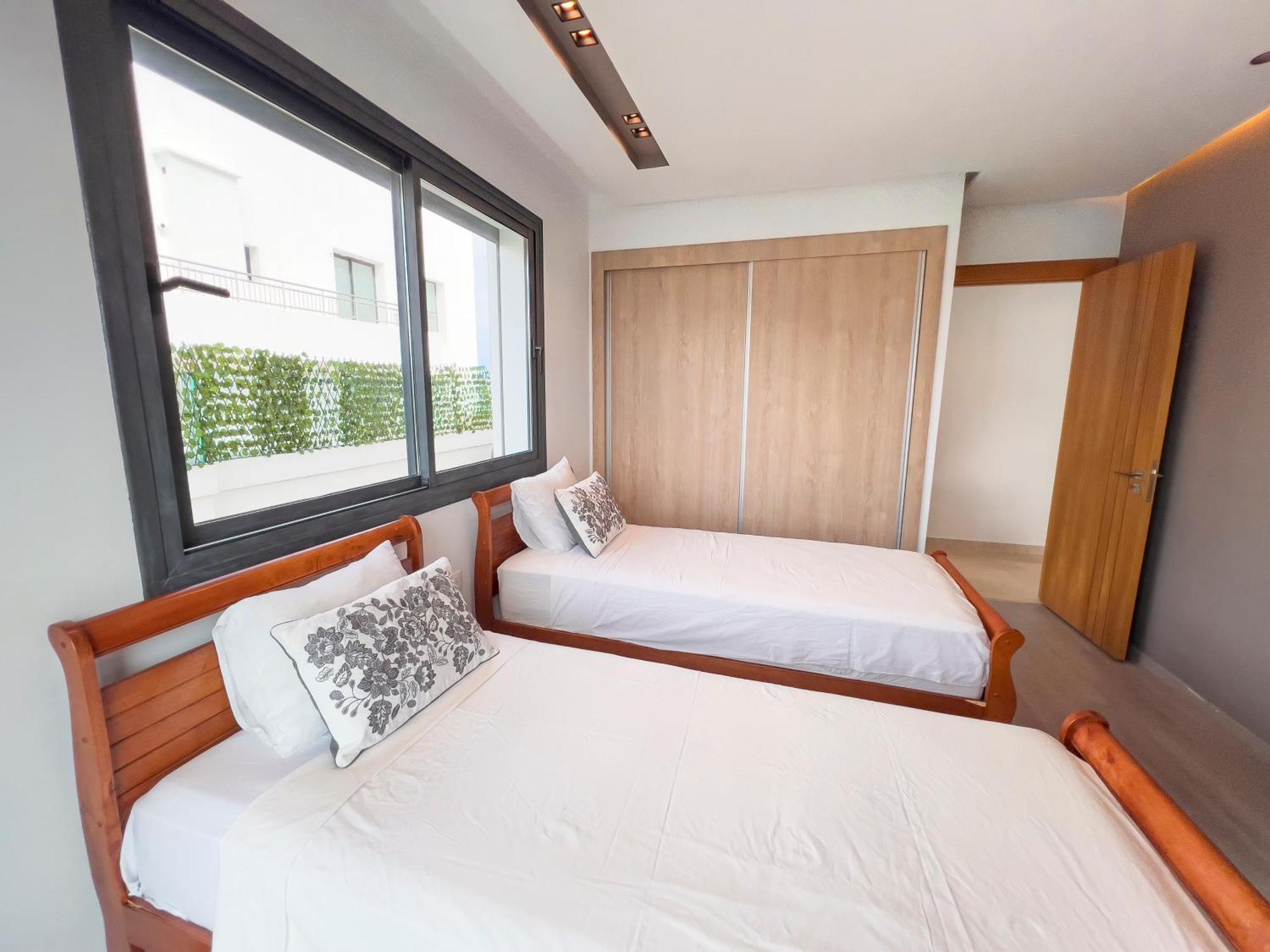 Luxurious 3br 2ba, 5-min To Beach, Large Terrace, High Floor *