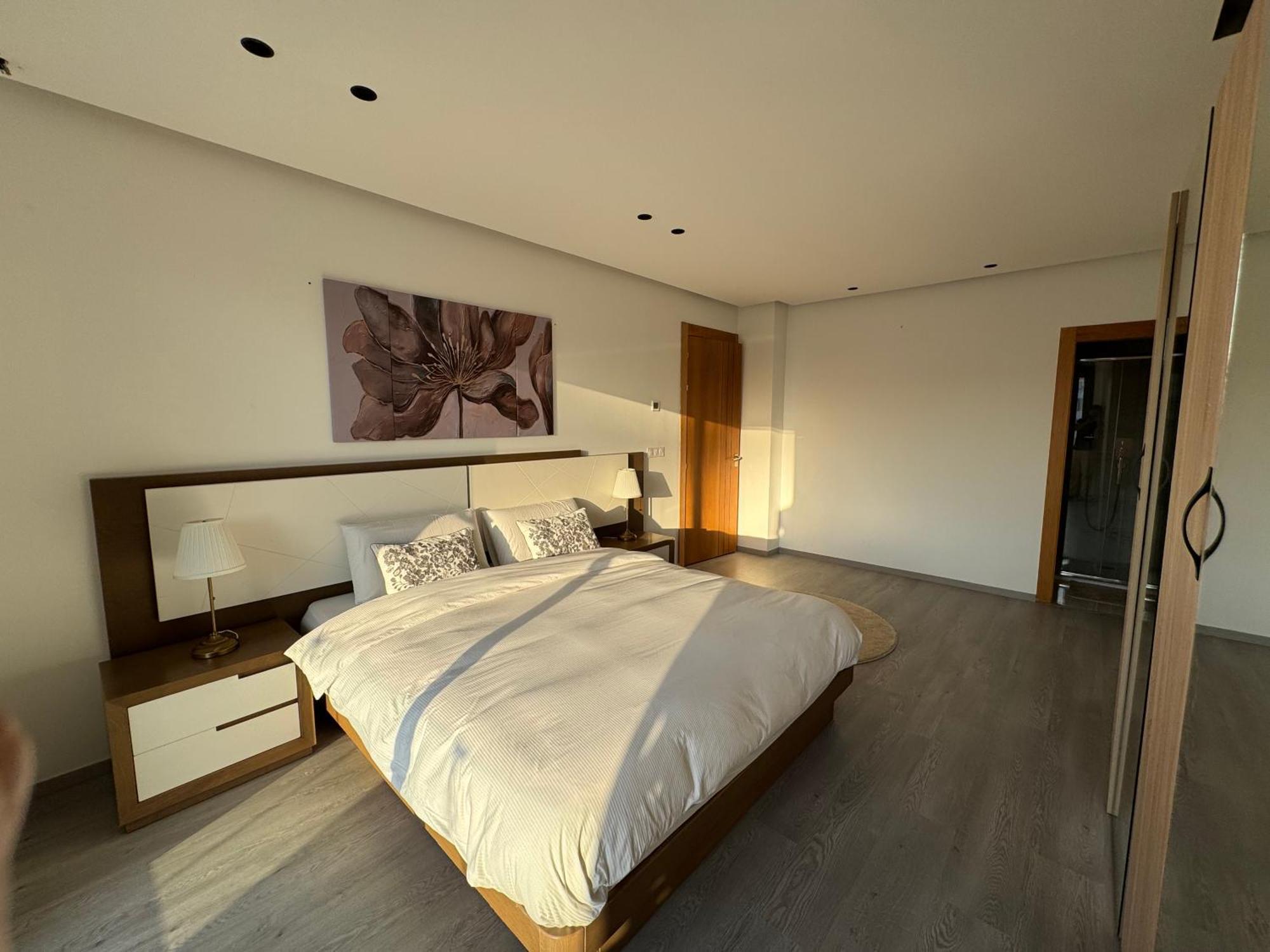 Luxurious 3br 2ba, 5-min To Beach, Large Terrace, High Floor *