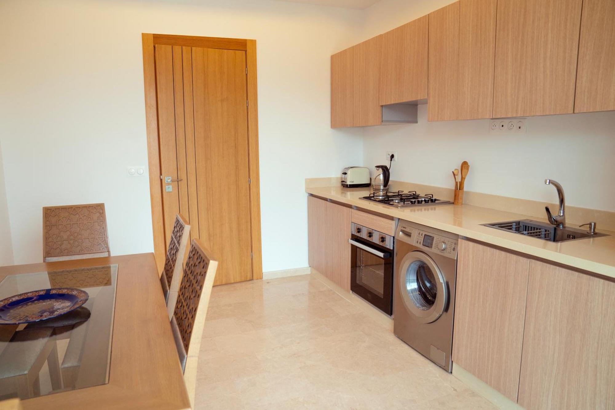 Apartment Luxurious 3br 2ba, 5-min To Beach, Large Terrace, High Floor