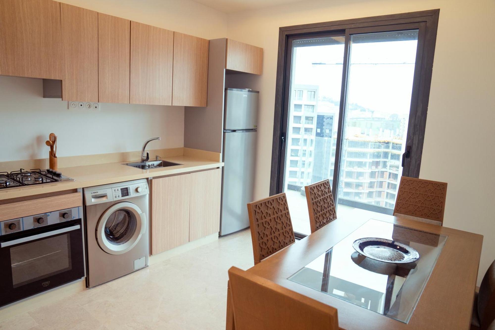 Luxurious 3br 2ba, 5-min To Beach, Large Terrace, High Floor Appartement *